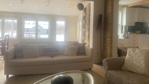 Smart TV, books, stereo - Beautifully restored Farmhouse on 64 acres+++ (Kimberley)