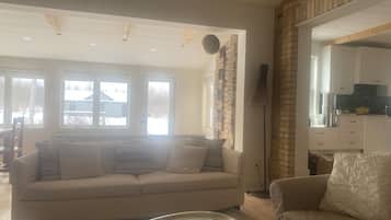 Smart TV, books, stereo