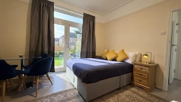 4 bedrooms, iron/ironing board, free WiFi, bed sheets