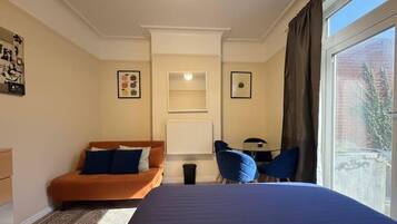 4 bedrooms, iron/ironing board, free WiFi, bed sheets