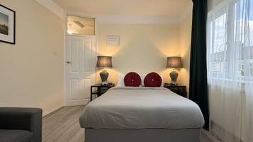 4 bedrooms, iron/ironing board, free WiFi, bed sheets
