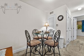 Dining - 115 Oak Shores Just a short walk to the beach. (Biloxi)