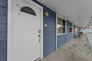 Exterior detail - 115 Oak Shores Just a short walk to the beach. (Biloxi)