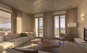 TV, fireplace, video games, DVD player - With five generously sized bedrooms (Paros)