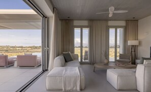 TV, fireplace, video games, DVD player - With five generously sized bedrooms (Paros)