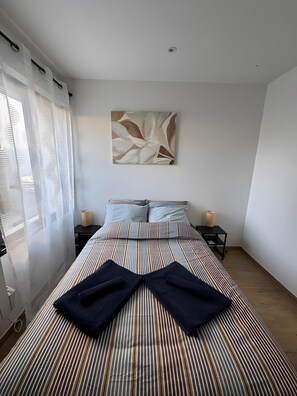 2 habitaciones, tabla de planchar con plancha, wifi y ropa de cama 