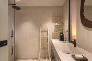Shower, hair dryer, towels - With five spacious bedrooms (Koundouros)