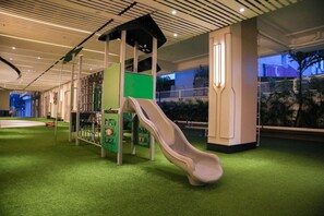 Área de juegos infantiles bajo techo