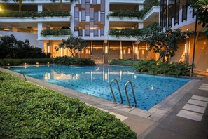 Apartamento Confort, 1 habitación, balcón, vistas a la ciudad | Piscina | Una piscina al aire libre