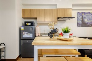 Comfort-Apartment, 1 Schlafzimmer, Balkon, Stadtblick | Eigene Kochnische | Kühlschrank, Mikrowelle, Herdplatte, Wasserkocher mit Kaffee-/Teezubehör