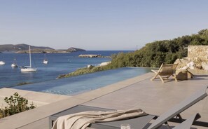 Terrace/patio - With seven spacious bedrooms (Megas Gialos)