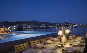 Outdoor dining - With seven spacious bedrooms (Megas Gialos)