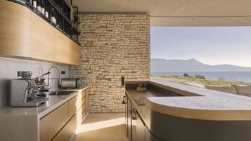 Coffee/tea maker, fridge, microwave, oven