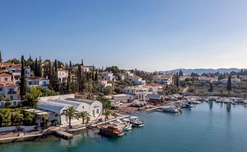 With 7 spacious bedrooms and 7 elegantly designed bathrooms