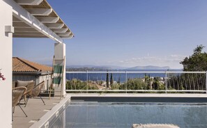Pool - With 7 spacious bedrooms and 7 elegantly designed bathrooms (Spetses)