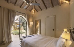 Fer et planche à repasser, accès Internet, draps fournis