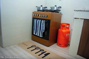 Fridge, microwave, oven, stovetop - Momento Apartment (Nakuru)