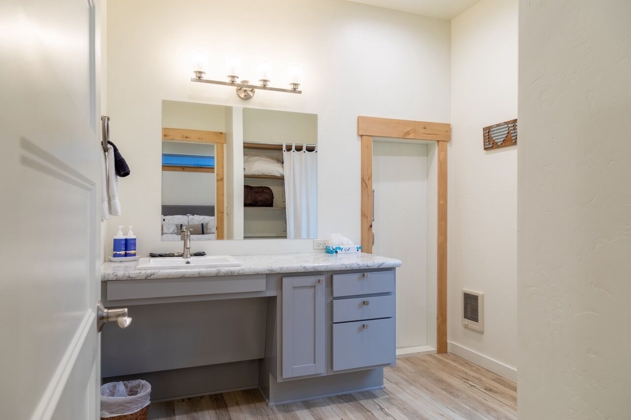 Sèche-cheveux, serviettes fournies