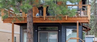 Juniper Studio | Walk to Sisters | Sleeps 2