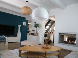 Living area - 5-BEDROOM VILLA WITH PRIVATE POOL (Caveirac)