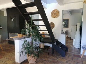Interior - 5-BEDROOM VILLA WITH PRIVATE POOL (Caveirac)