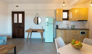 Dione | 私人廚房 | 電冰箱、爐台、義式濃縮咖啡機、咖啡機/沖茶器