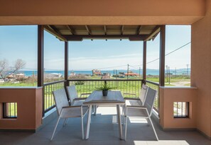 Terrace/patio - Villa Melia Luxury Suites (Aristotelis)