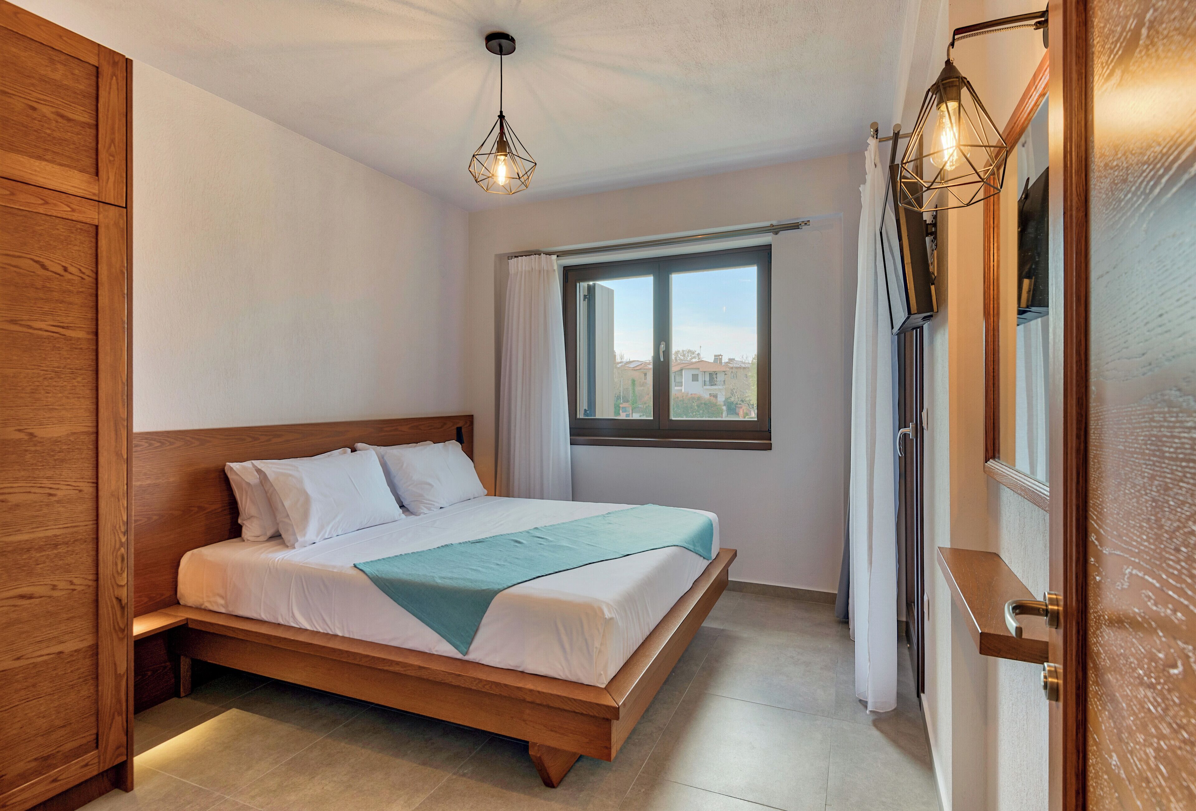 Dione | In-room safe, individually decorated, individually furnished