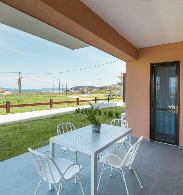 Pleione | Terrace/patio