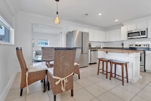 Mikroaaltouuni, uuni, liesi, astianpesukone