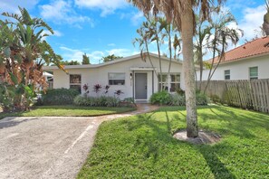 Exterior - Vanderbilt Beach Family Oasis (Naples)