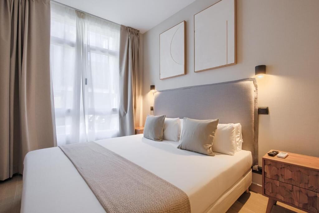 Standard Double Room, 1 Queen Bed | Iron/ironing board, free WiFi