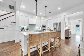 Fridge, microwave, oven, stovetop - SeaPines on 30A | Resort-Style Community Pool | 6-Seater Golf Cart + 4 Bikes (Santa Rosa Beach)