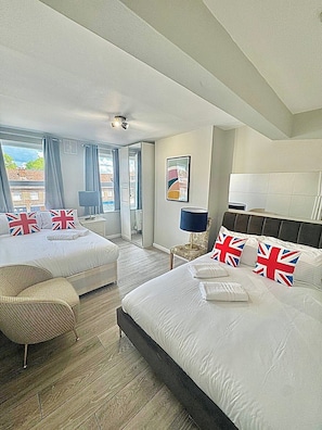 2 bedrooms, iron/ironing board, free WiFi, bed sheets - Eastcote Edge Residence (Pinner)