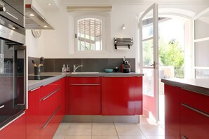 Fridge, microwave, oven, dishwasher - Villa Marie – Views & Pool in Vence (Vence)