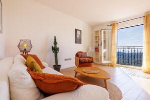 Living area - Apt le NID - Sea view in the village (Tourrettes-sur-Loup)