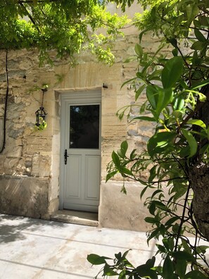 تفاصيل الفندق من الخارج