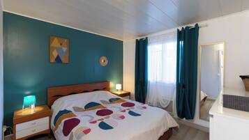 3 slaapkamers, een strijkplank/strijkijzer, wifi, beddengoed