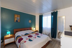 3 chambres, fer et planche à repasser, Wi-Fi, draps fournis