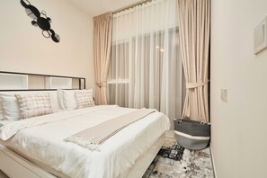 1 dormitorio, tabla de planchar con plancha, wifi y ropa de cama