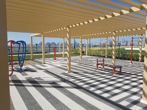 Children’s area - Cozy 1 Bedroom in Damac Hills with Free Wifi, AC and Gym Access, Pool (دبي)