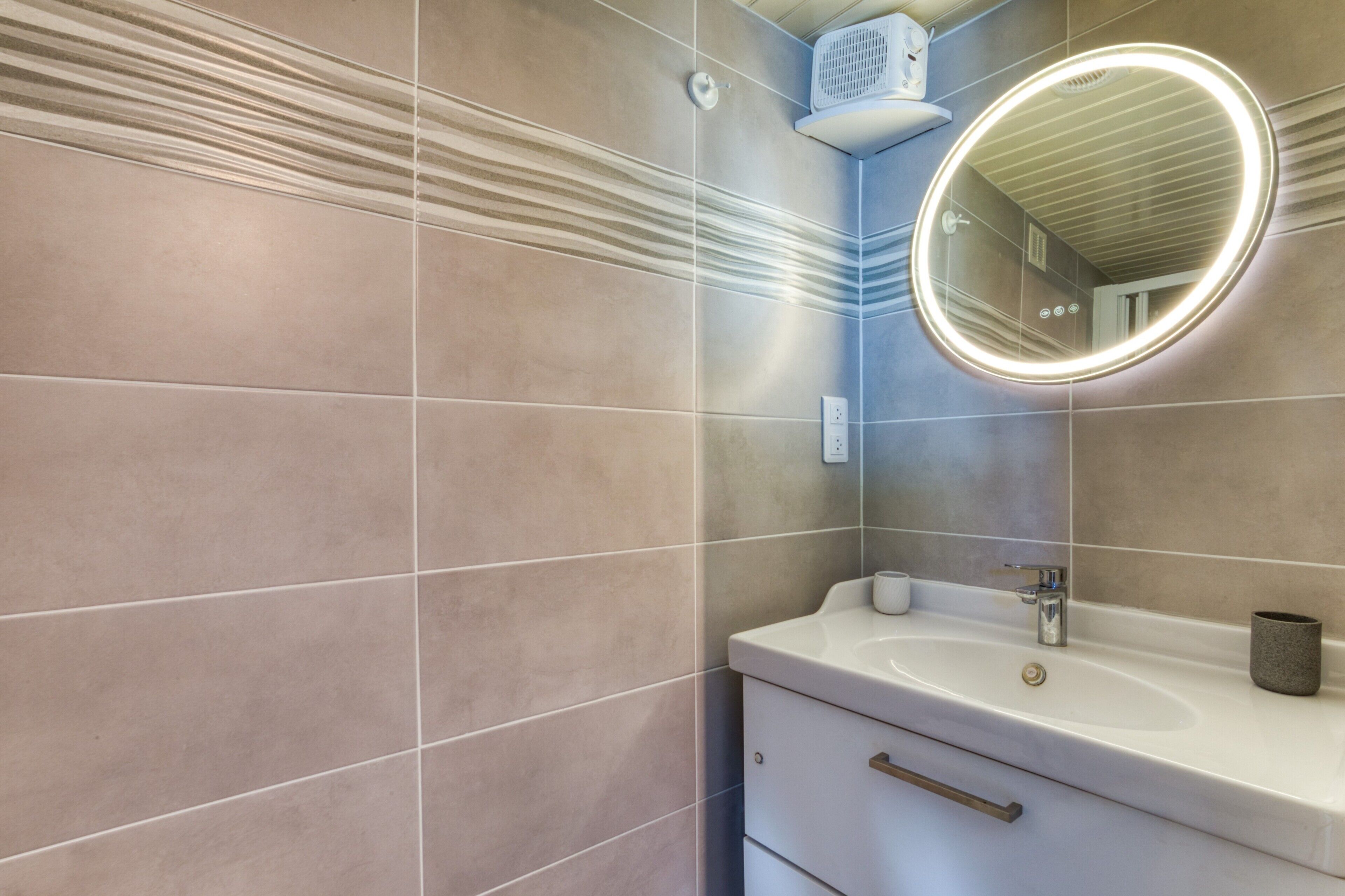 Bruser, hårtørrer, håndklæder