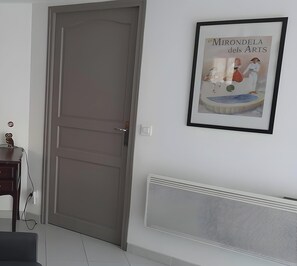 Interior - Villa 'Charming Holiday Rental' with Shared Pool, Wi-Fi, and Air Conditioning (Montagnac)