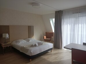 遮光窗帘、隔音、熨斗/熨板、免费 WiFi
