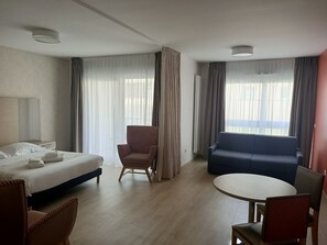 Blackout drapes, soundproofing, iron/ironing board, free WiFi - ZENAO CHAMBERY (Chambéry)