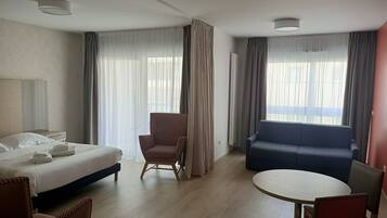 Familie studio | Verduisterende gordijnen, geluiddichte muren