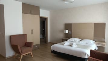 Blackout curtains, soundproofing, iron/ironing board, free WiFi