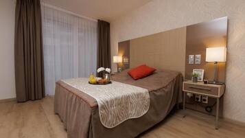 Comfort Apartment | Blackout drapes, soundproofing, iron/ironing board, free WiFi