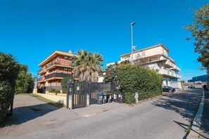 Exterior - Well connected with city center, civitavecchia port and fiumicino airport (La Massimina-Casal Lumbroso)