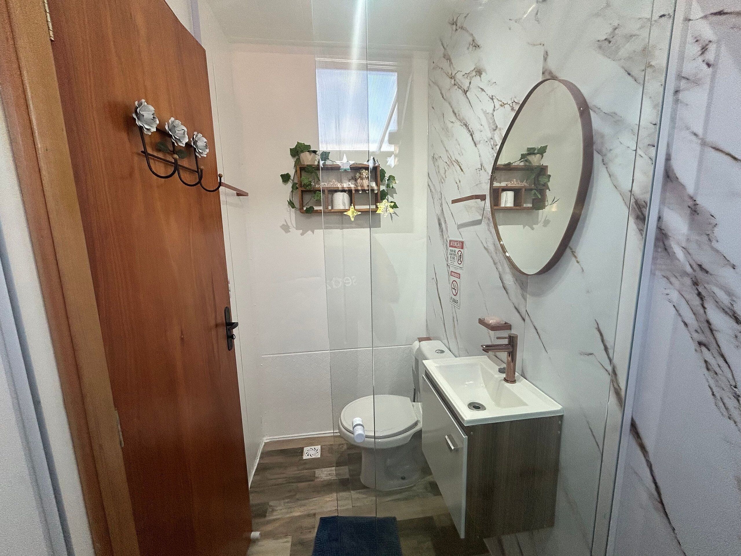 Basic Apartment | Bathroom | Shower